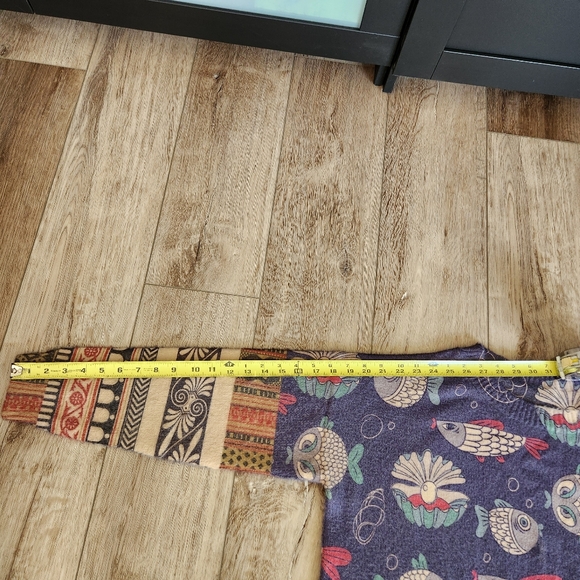 Sweater Size - L - Picture 6 of 11